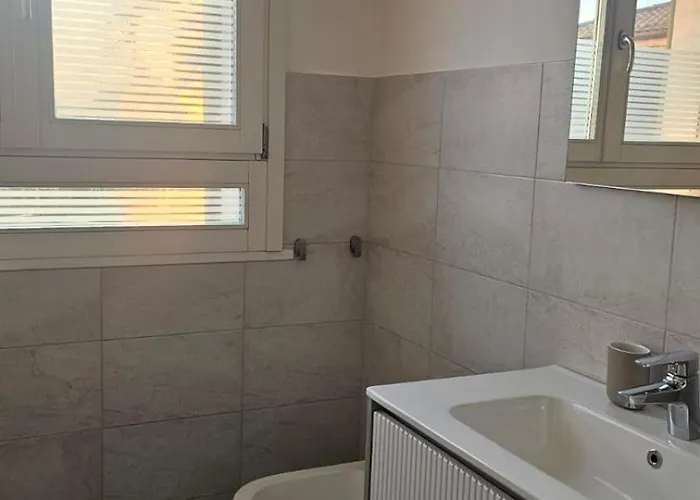 Nina 招待所 锡罗洛